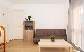 Habitaciones con baño compartido en bonito Apartamento en Badalona